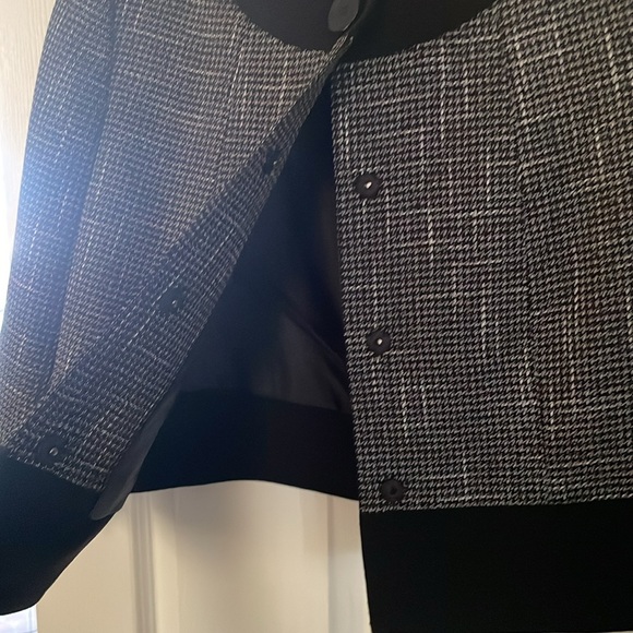 Tahari Cropped Blazer - Picture 3 of 4
